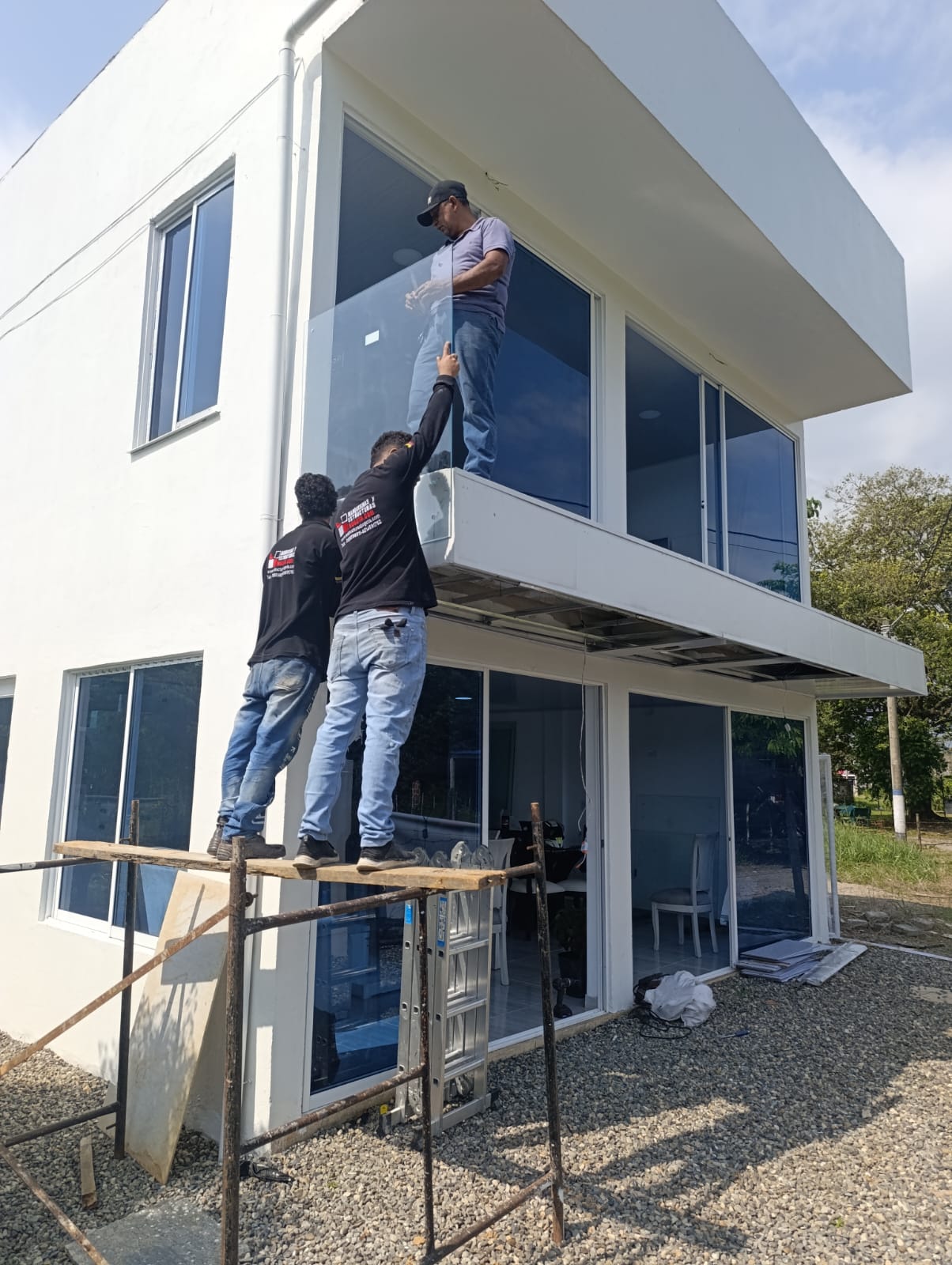 CASA MODERNA EN ESTRUCTURA METALICA-ACACIAS META